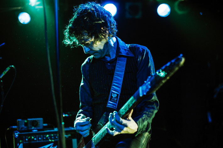 http://rockfoto.nu/magazine/2013/04/30/the-jon-spencer-blues-explosion-debaser-slussen-stockholm-274/