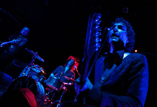 http://www.londoninstereo.com/the-jon-spencer-blues-explosion-gallery/